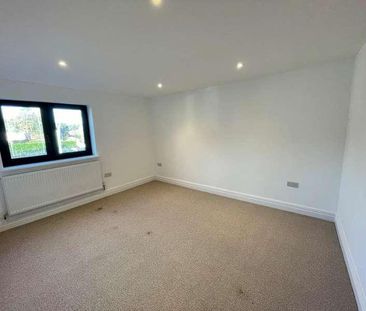 Finchampstead Road, Finchampstead, RG40 - Photo 2