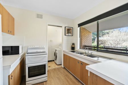Furnished 1 Bedroom in Central location - Photo 4