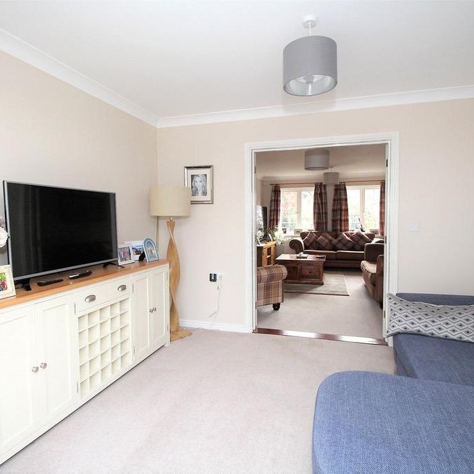 5 bedroom detached house to rent - Photo 1