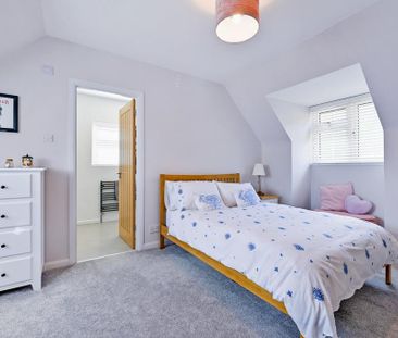 3 bedroom detached house to rent - Photo 2