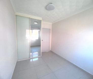 Immaculate & Convenient 3 Beds 2 Bathrooms unit for rent in Lakemba. - Photo 2