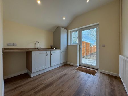 3 bedroom semi-detached house to rent - Photo 2