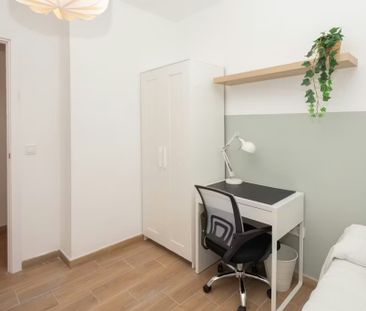 Carrer Olimpia Arozena Torres, Valencia, Valencian Community 46018 - Photo 1