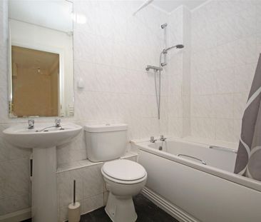 West Wycombe Road, High Wycombe - Photo 2