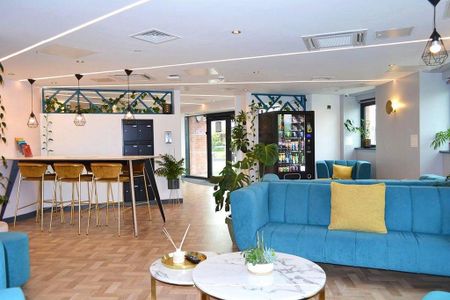 1 bedroom in a flat share to rent - Photo 2