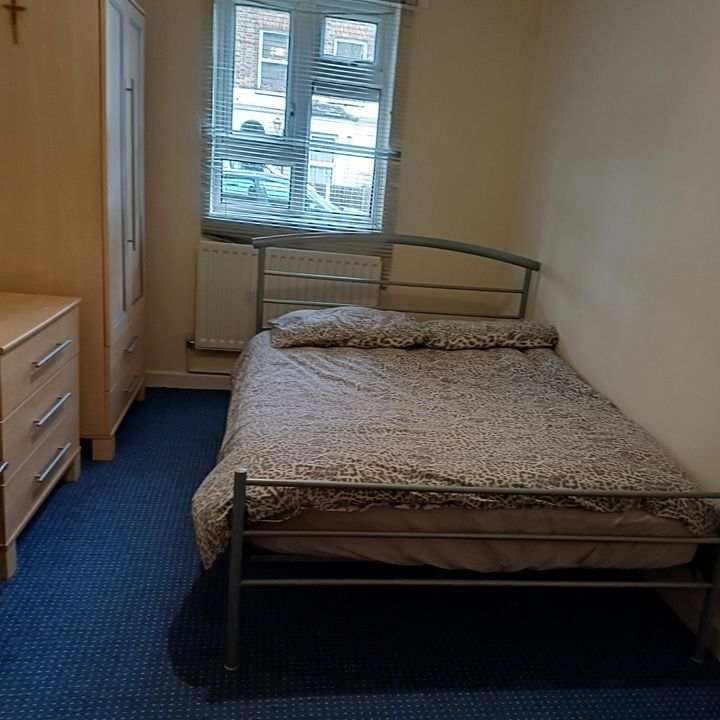 Room in a Shared Flat, Clive Road, SE21 - Photo 1