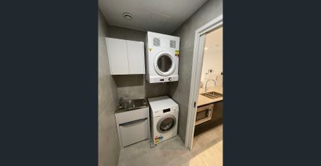 Furnished two bedroom apartment in Mascot with open outlook - Photo 2