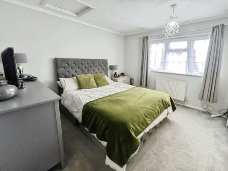 Shawbridge, Harlow - Photo 2