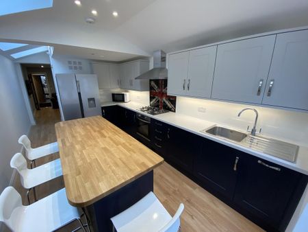 5 bedroom end of terrace house to rent - Photo 3