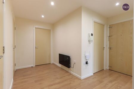 Lockhart Road, Watford, Hertfordshire, WD17 - Photo 2