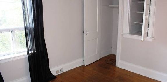 2 Bedroom Private entrance - Photo 2