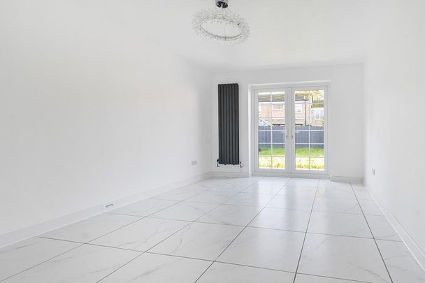 3 bedroom terraced house to rent - Photo 1