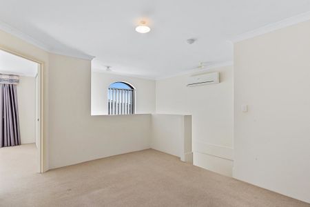 79/27 Meadow Springs Drive, Meadow Springs. - Photo 4