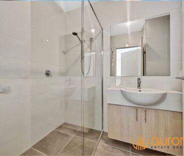 BRIGHT, MODERN & STYLISH TOWNHOUSE - Photo 3