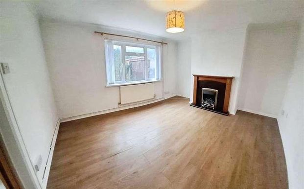 Ynys Cadwyn, Glynneath, Neath, SA11 - Photo 1