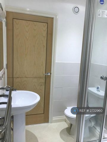 1 bedroom penthouse to rent - Photo 5