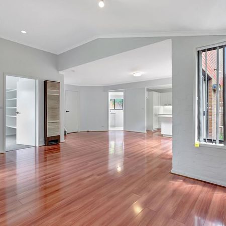 Spacious Townhouse in fantastic location - Photo 3