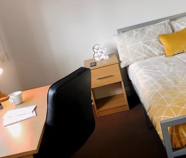 Seven bed house (shared) - Photo 6