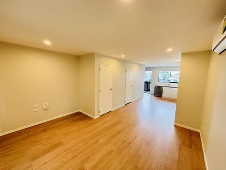 MANGERE BRIDGE, 3 BEDROOMS - Photo 3