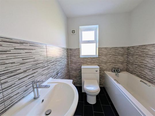 5 bedroom detached house to rent - Photo 1