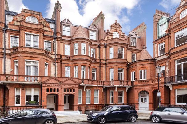 A beautifully presented apartment with direct access on to communal gardens and benefiting from bright entertaining space located on this prime residential street just set off Sloane Square. - Photo 1