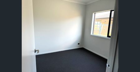 Gorgeous 4 Bedroom Home in Smith's Park Estate!! - Photo 2