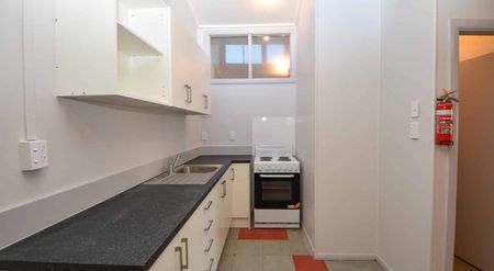 Central 2 Bedroom Apartment - Photo 3