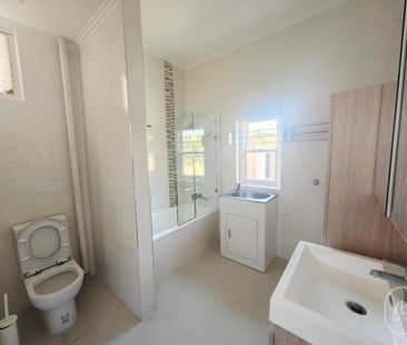 Spacious Family Home in a Prime Box Hill Location (Partly Furnished) - Photo 3