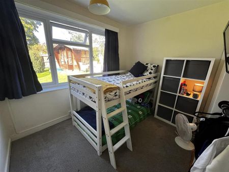 3 bedroom detached bungalow to rent - Photo 3