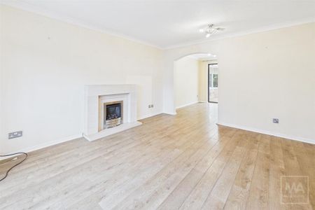 4 bedroom detached house to rent - Photo 2