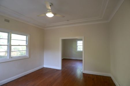 LOCATED IN CONVENIENT LOCATION - Photo 5