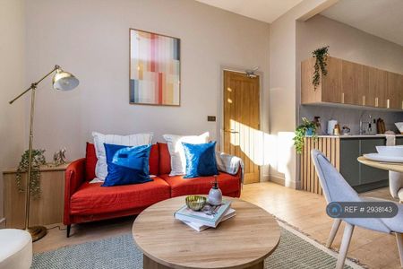 1 bedroom in a house share to rent - Photo 2