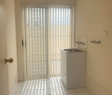 Stunning Large 4 Bedroom Family Home - Photo 3