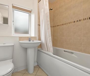 2 bedroom semi-detached house to rent - Photo 5