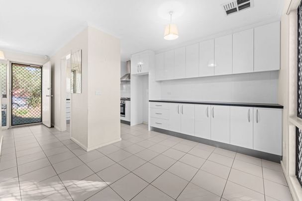 A charming house perfect for families or professionals seeking comfort and convenience. - Photo 1