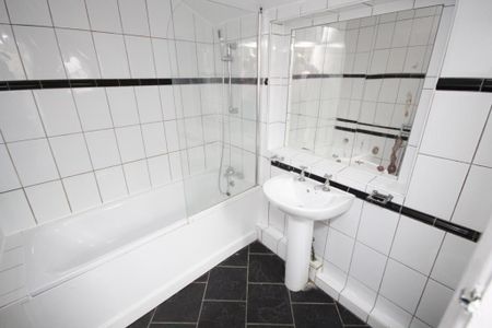 3 bedroom terraced house to rent - Photo 3