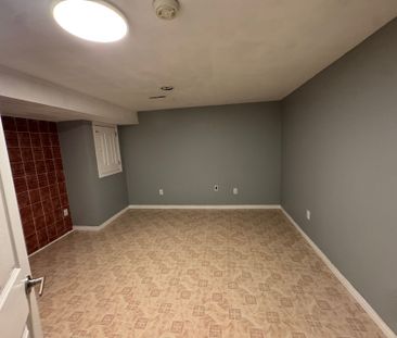 For Lease - 392 East Avenue Unit# Bsmt, Toronto, Ontario - Photo 3