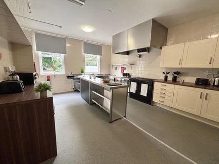 1 bedroom in a house share to rent - Photo 3