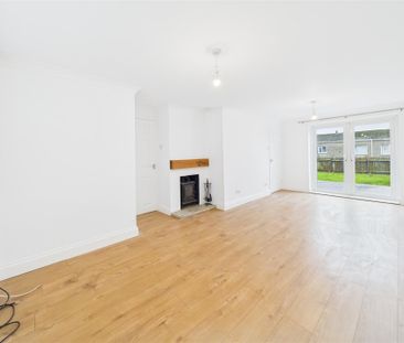 3 bedroom Semi-detached house to rent - Photo 1