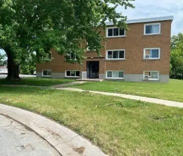 23 Theresa Crescent - Unit 9 - 2 bed, 1 bath | 23 Theresa Crescent,... - Photo 1
