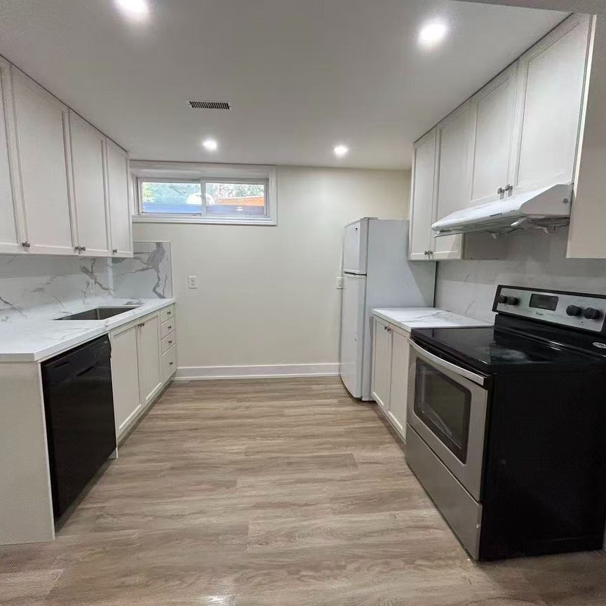 For Lease - 47 Belfry Drive, Newmarket, Ontario - Photo 1