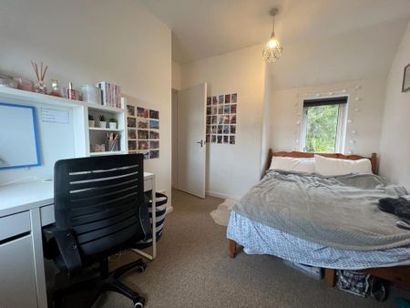 6 bedroom detached house to rent - Photo 5