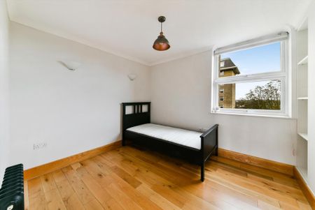 3 bedroom flat to rent - Photo 5
