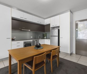 Elegant Riverside Living in the Heart of Kangaroo Point - Photo 6