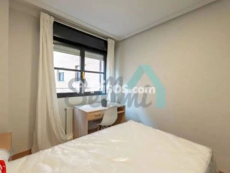 Piso en alquiler en Pumarín-Teatinos - Photo 2
