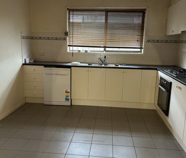Centrally located! Water bills included! - Photo 2