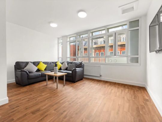 Gold Ensuite - Photo 1