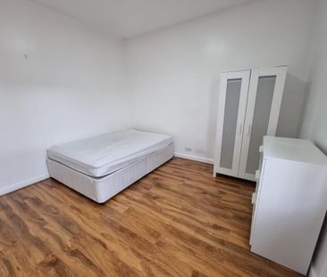 4 bedroom terraced house to rent - Photo 3