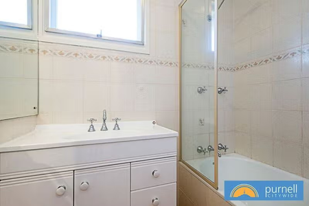 Convenient Living in a Quiet Garran Street! - Photo 3