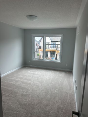 For Lease - 1136 Greentree Path, Oshawa, Ontario - Photo 2